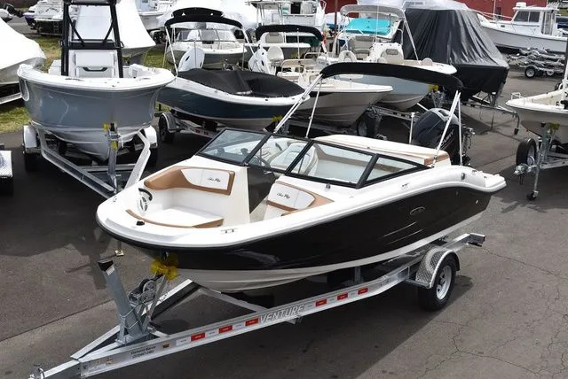 Slide: The Image of Sea Ray SPX 190 Outboard 2018 - 3