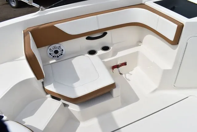 Slide: The Image of Sea Ray SPX 190 Outboard 2018 - 31