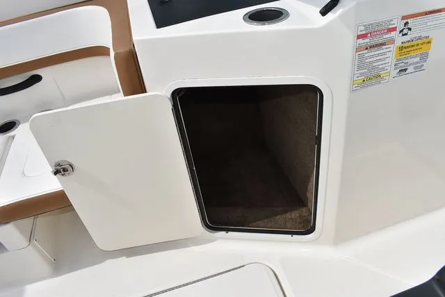 Slide: The Image of Sea Ray SPX 190 Outboard 2018 - 36