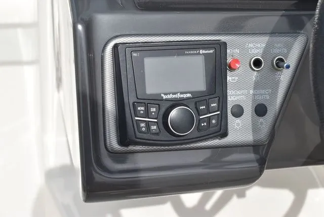 Slide: The Image of Sea Ray SPX 190 Outboard 2018 - 40