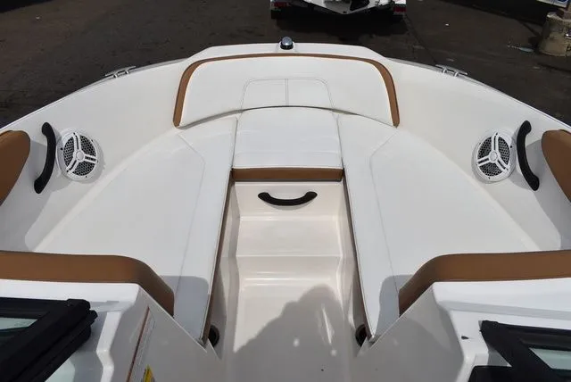 Slide: The Image of Sea Ray SPX 190 Outboard 2018 - 47