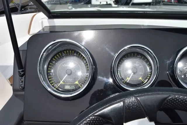 Slide: The Image of Sea Ray SPX 190 Outboard 2018 - 50