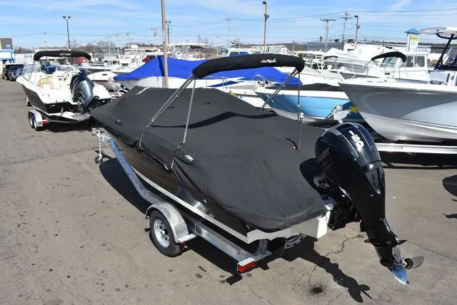 Slide: The Image of Sea Ray SPX 190 Outboard 2018 - 65