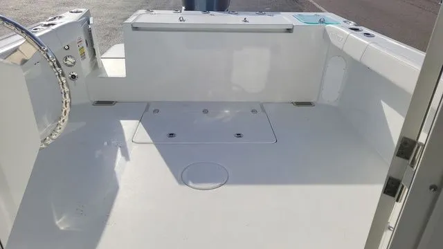 Slide: The Image of Parker Marine 227 Explorer 2026 - 8