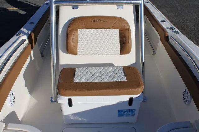 Slide: The Image of Pioneer 222 Sportfish 2026 - 14