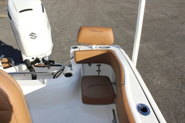 Slide: The Image of Pioneer 222 Sportfish 2026 - 17