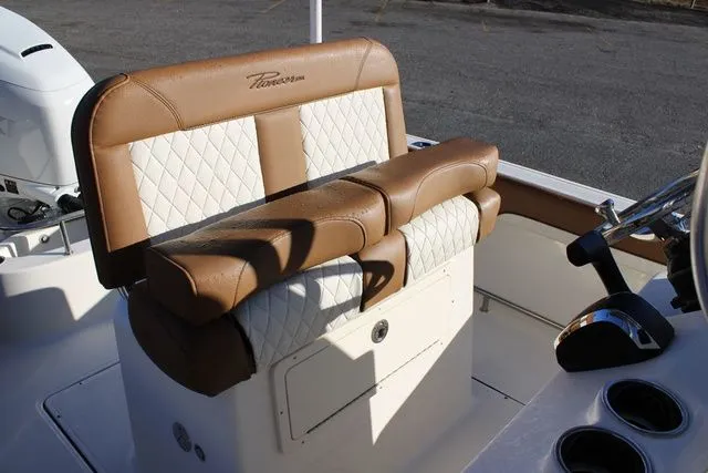 Slide: The Image of Pioneer 222 Sportfish 2026 - 20