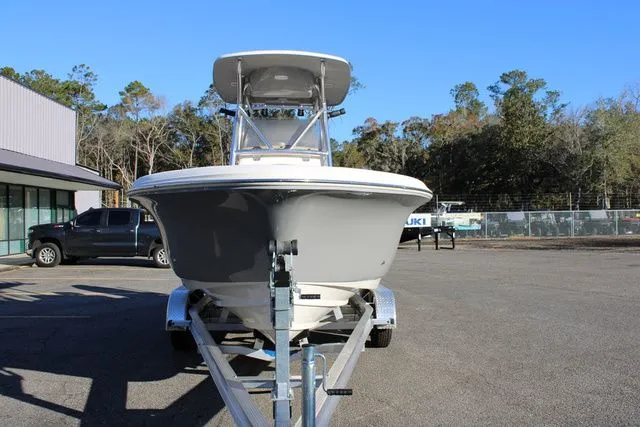 Slide: The Image of Pioneer 222 Sportfish 2026 - 8