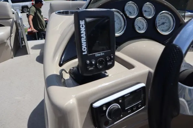 Slide: The Image of Lowe SS 190 2014 - 16