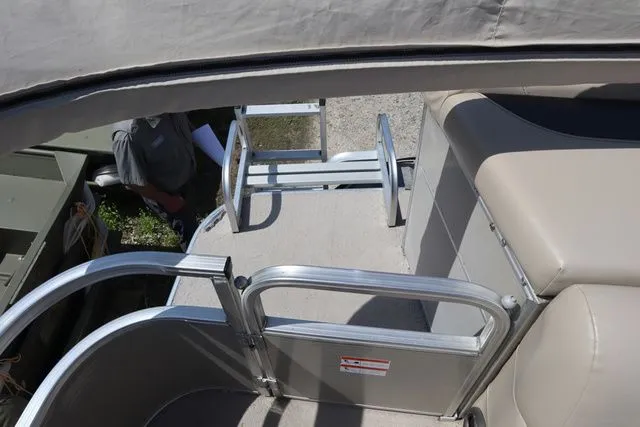 Slide: The Image of Lowe SS 190 2014 - 20