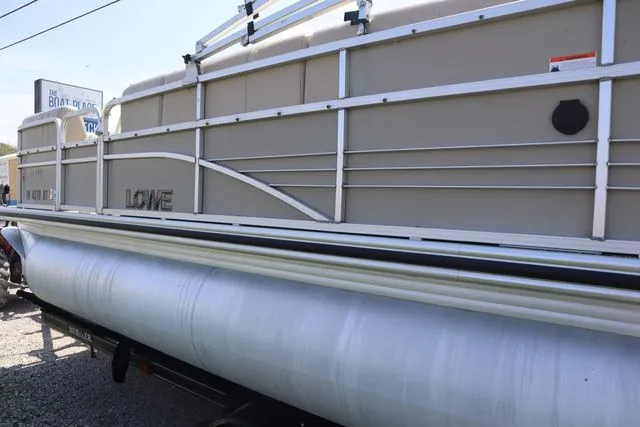 Slide: The Image of Lowe SS 190 2014 - 9