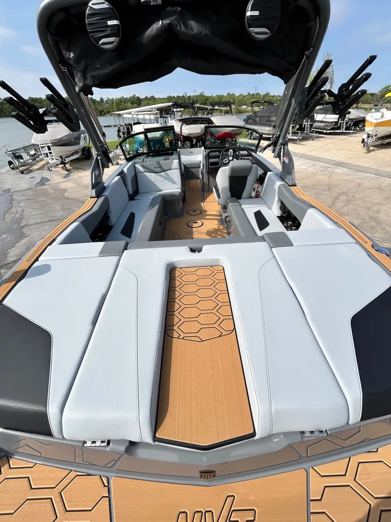 Slide: The Image of MasterCraft NXT22 2026 - 15
