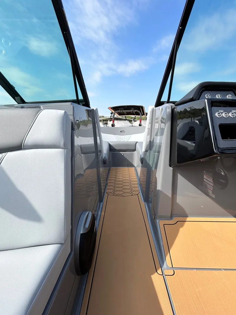 Slide: The Image of MasterCraft NXT22 2026 - 16