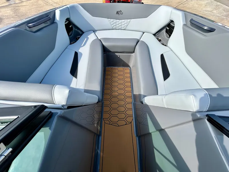 Slide: The Image of MasterCraft NXT22 2026 - 18