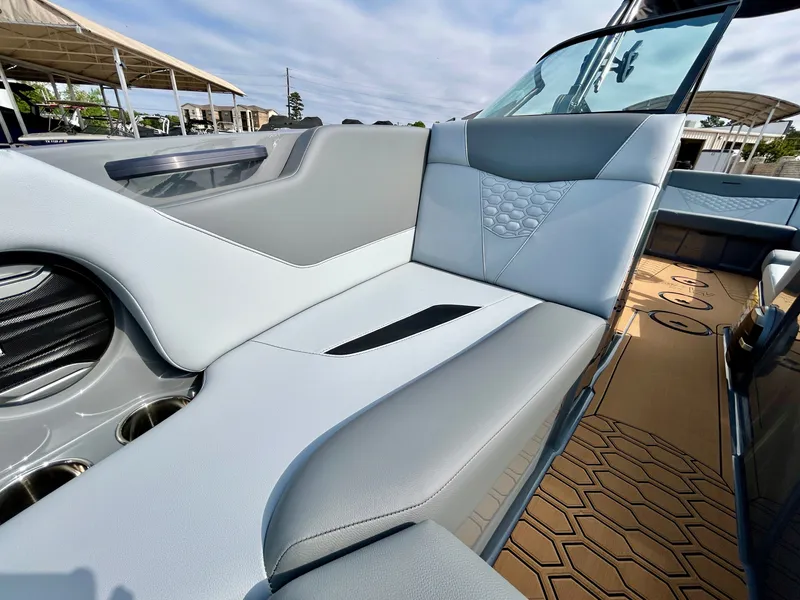 Slide: The Image of MasterCraft NXT22 2026 - 19