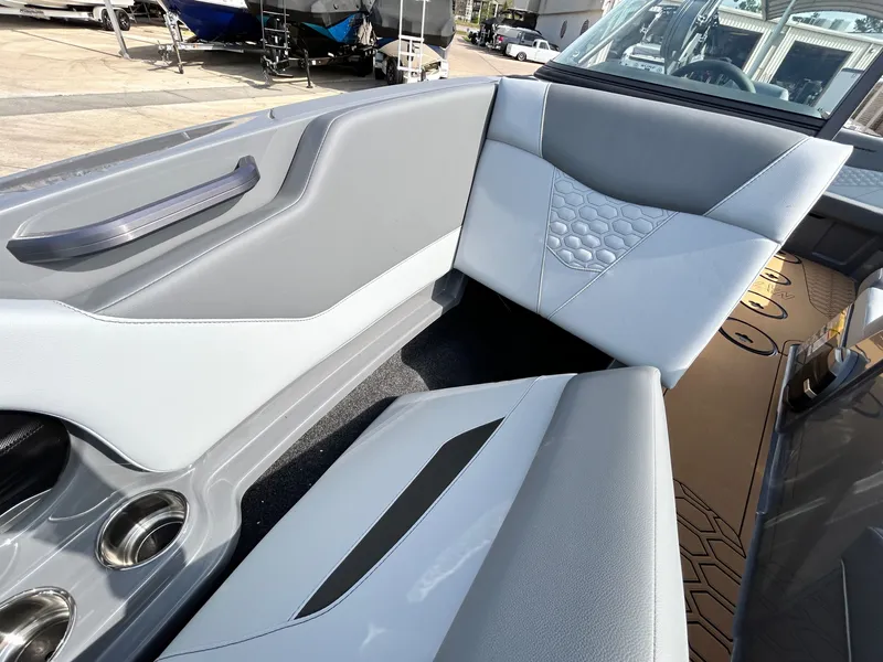 Slide: The Image of MasterCraft NXT22 2026 - 20