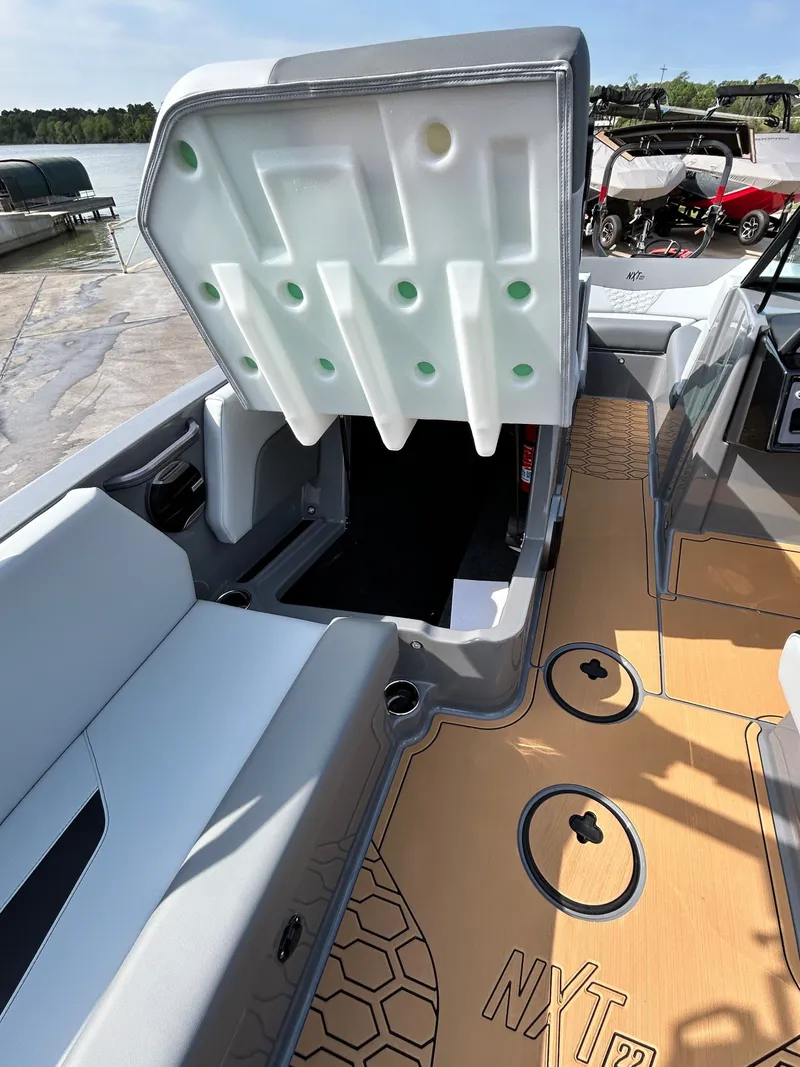 Slide: The Image of MasterCraft NXT22 2026 - 31