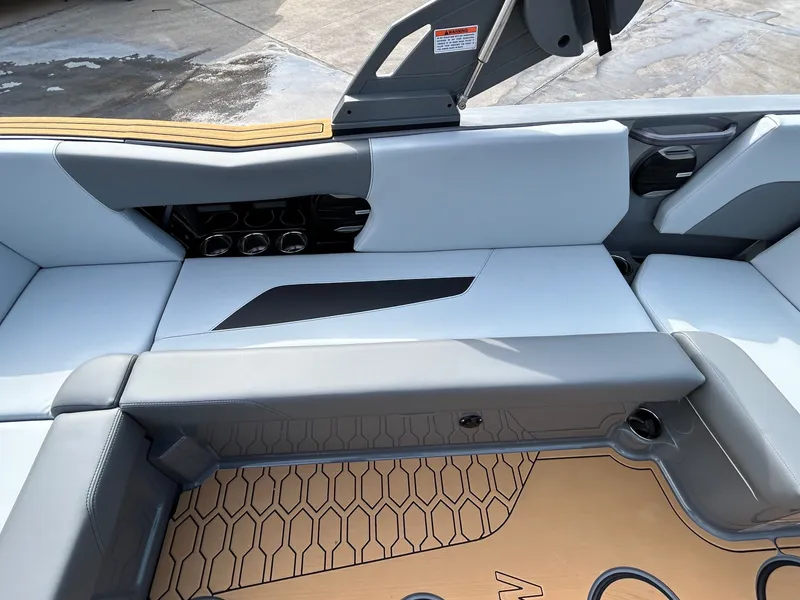 Slide: The Image of MasterCraft NXT22 2026 - 33