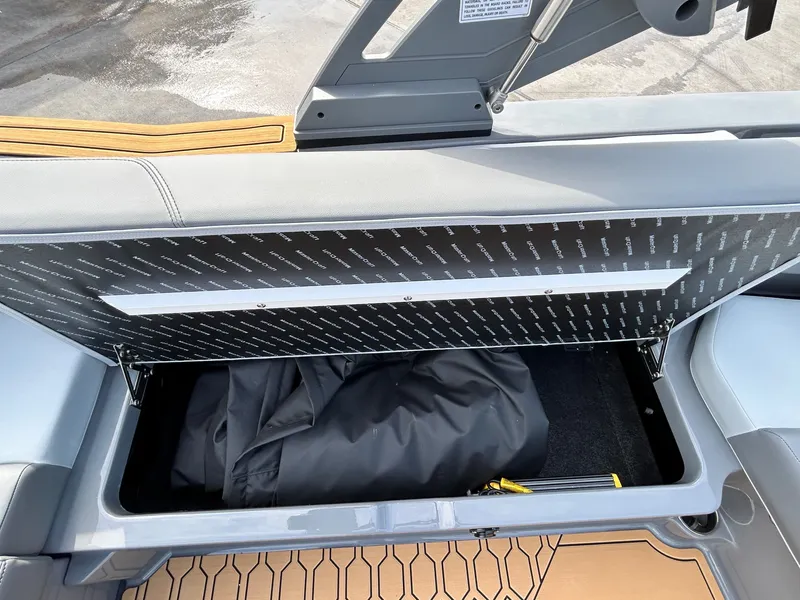 Slide: The Image of MasterCraft NXT22 2026 - 34