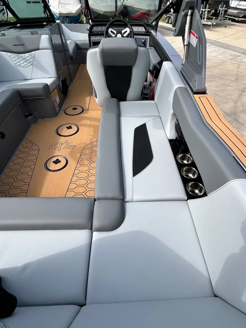 Slide: The Image of MasterCraft NXT22 2026 - 37