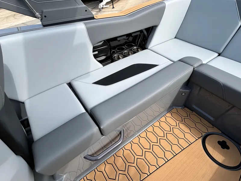 Slide: The Image of MasterCraft NXT22 2026 - 38