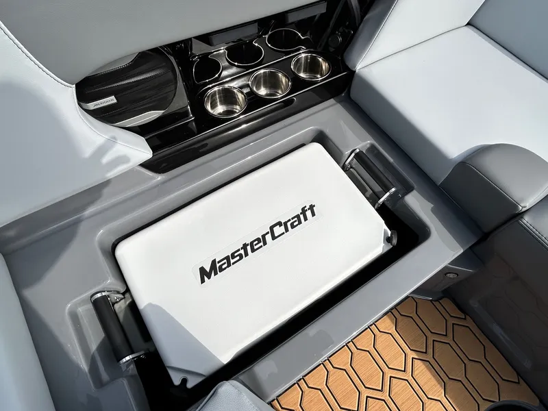 Slide: The Image of MasterCraft NXT22 2026 - 39