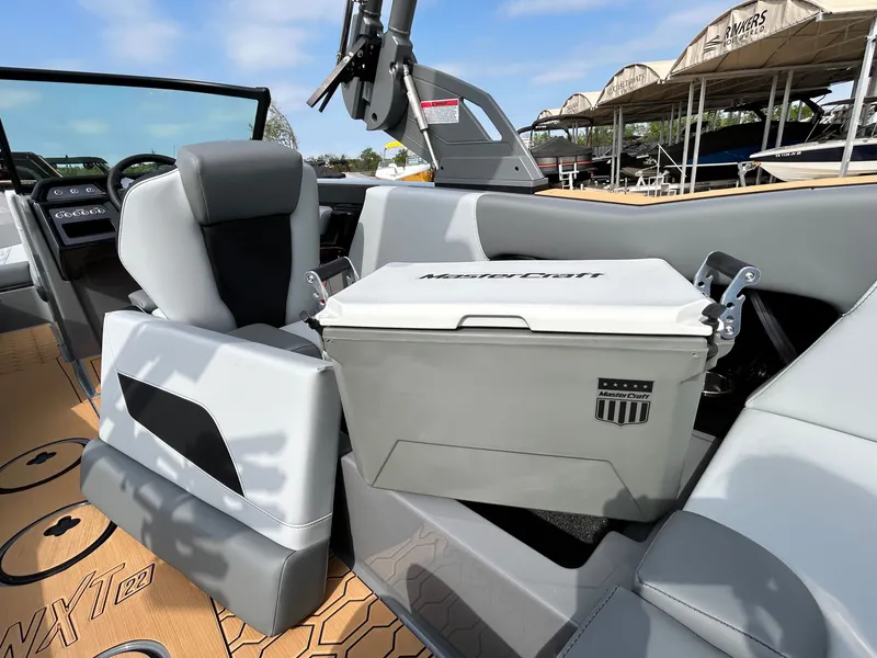 Slide: The Image of MasterCraft NXT22 2026 - 40