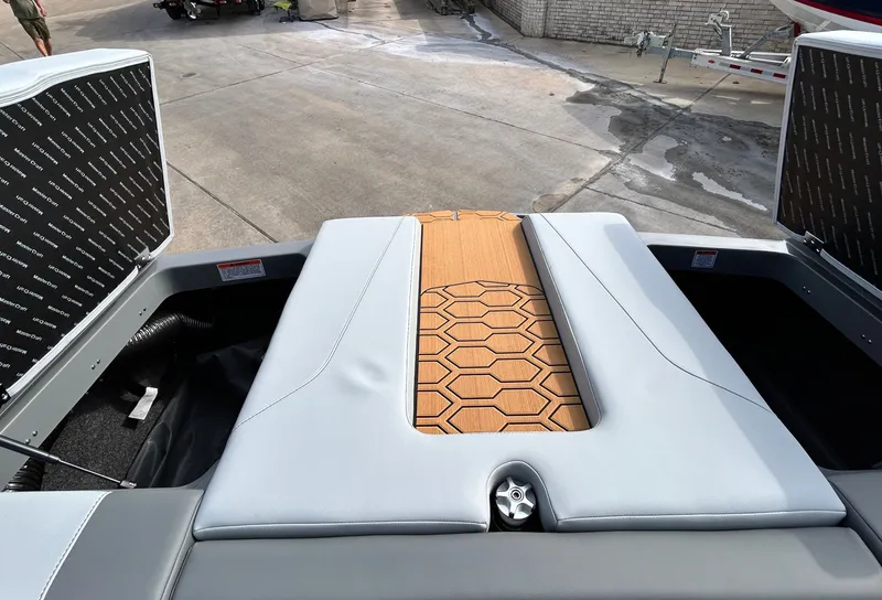 Slide: The Image of MasterCraft NXT22 2026 - 45