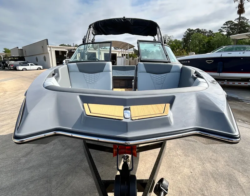 Slide: The Image of MasterCraft NXT22 2026 - 7