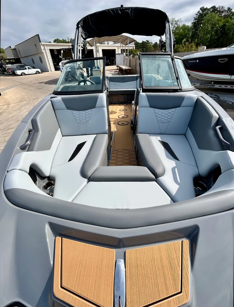 Slide: The Image of MasterCraft NXT22 2026 - 8