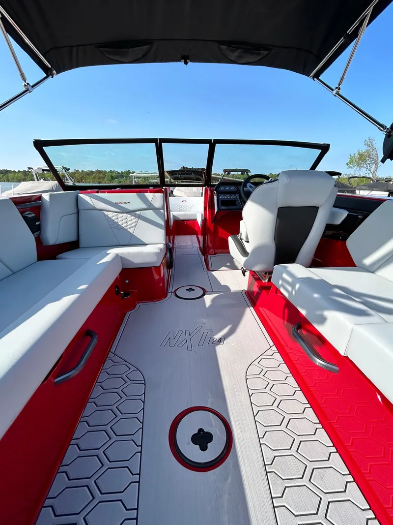 Slide: The Image of MasterCraft NXT24 2026 - 14