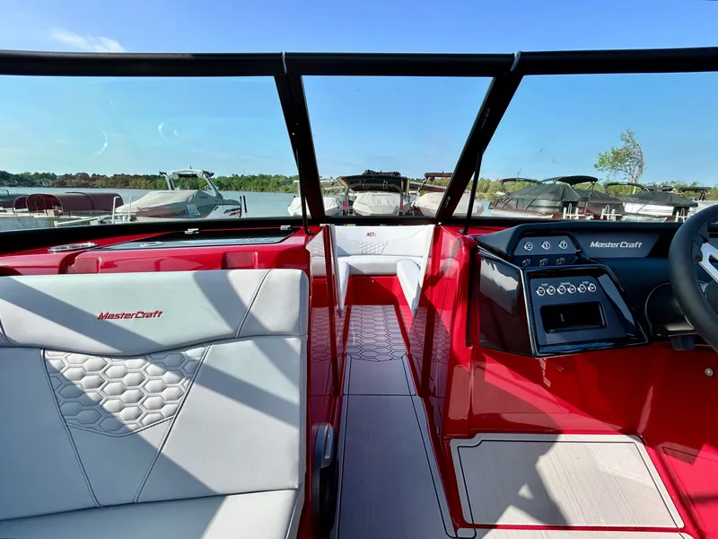 Slide: The Image of MasterCraft NXT24 2026 - 15