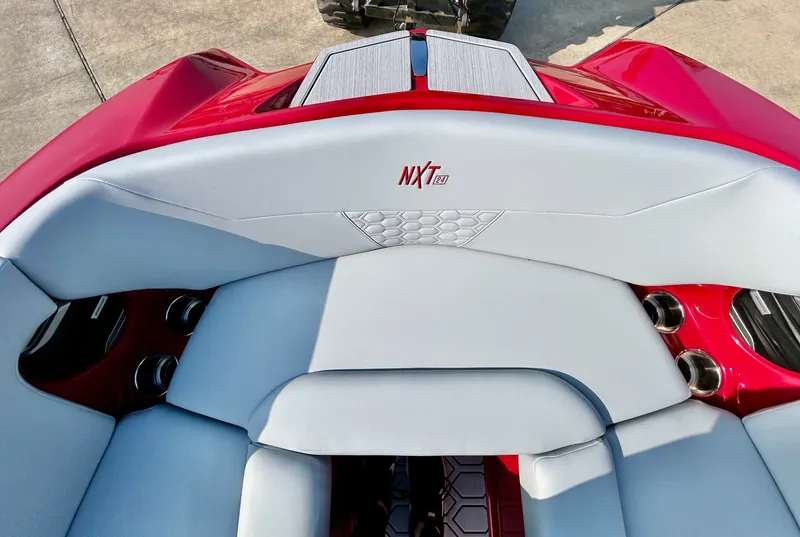 Slide: The Image of MasterCraft NXT24 2026 - 16