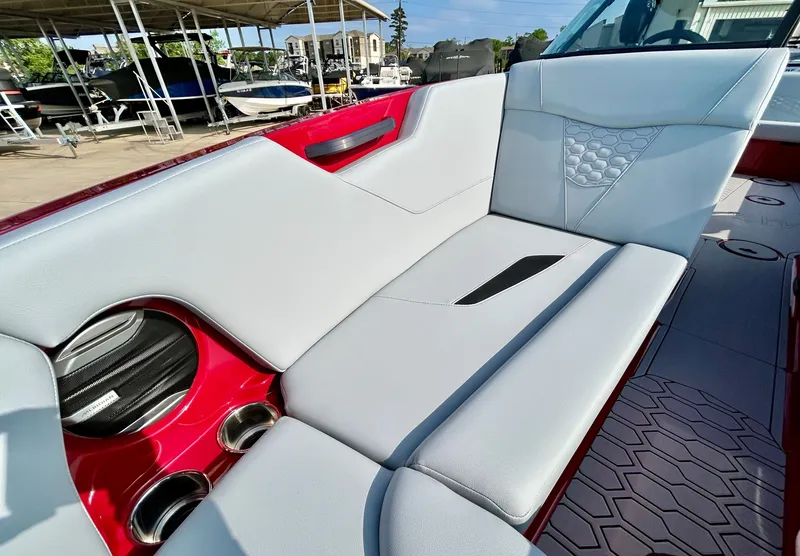 Slide: The Image of MasterCraft NXT24 2026 - 18