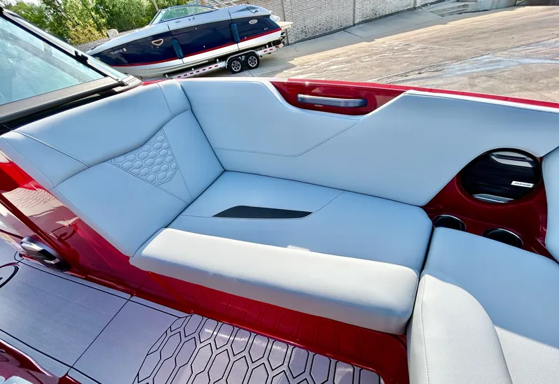 Slide: The Image of MasterCraft NXT24 2026 - 20