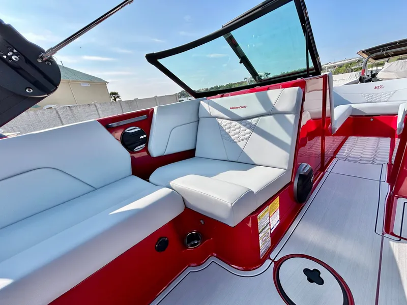Slide: The Image of MasterCraft NXT24 2026 - 31