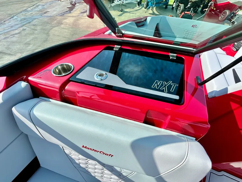 Slide: The Image of MasterCraft NXT24 2026 - 33