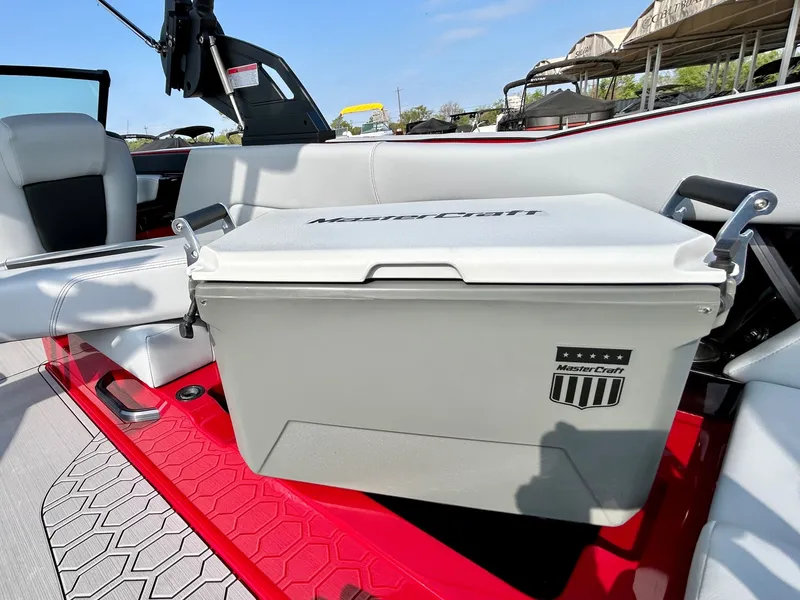 Slide: The Image of MasterCraft NXT24 2026 - 43