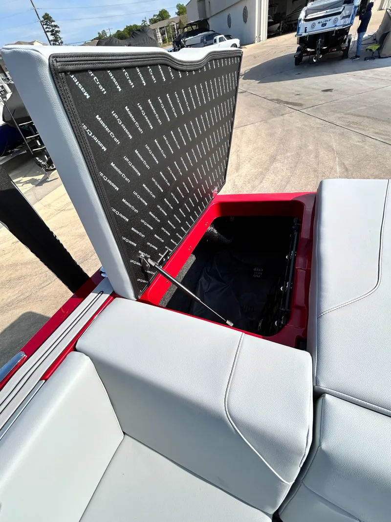 Slide: The Image of MasterCraft NXT24 2026 - 47