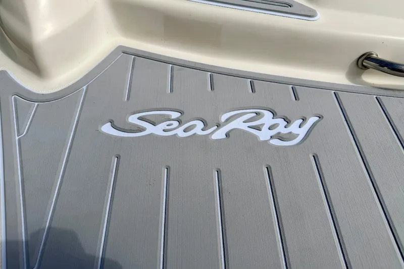Slide: The Image of Sea Ray logo on 2003 Sea Ray 200 Sundeck boat deck. - 12