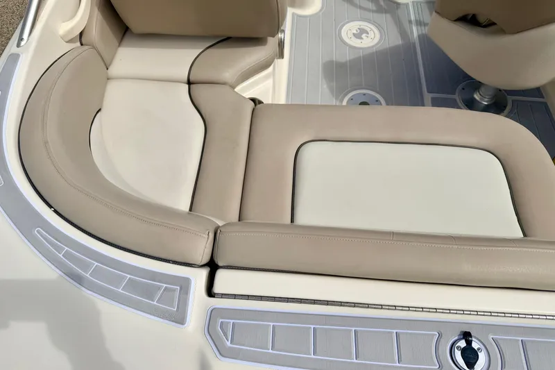 Slide: The Image of Beige seating area on a 2003 Sea Ray 200 Sundeck boat. - 15