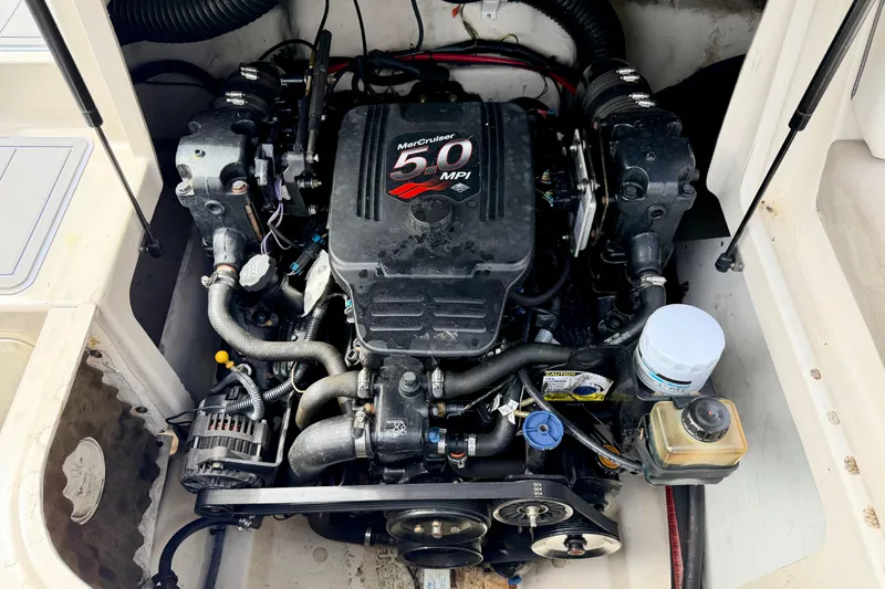 Slide: The Image of Engine of a 2003 Sea Ray 200 Sundeck boat, featuring a MerCruiser 5.0 MPI. - 19