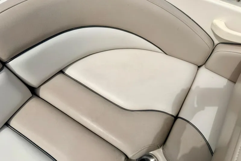 Slide: The Image of Cream and white seating on a 2003 Sea Ray 200 Sundeck boat. - 21
