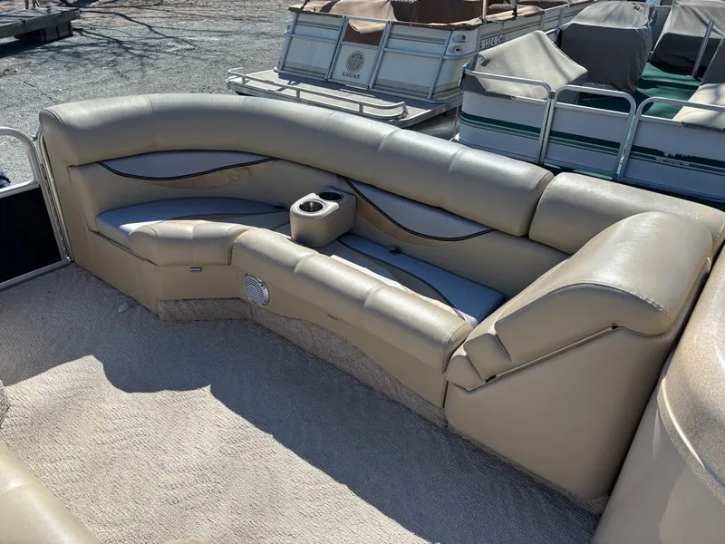 Slide: The Image of South Bay 700 Series 722CR 2010 - 6