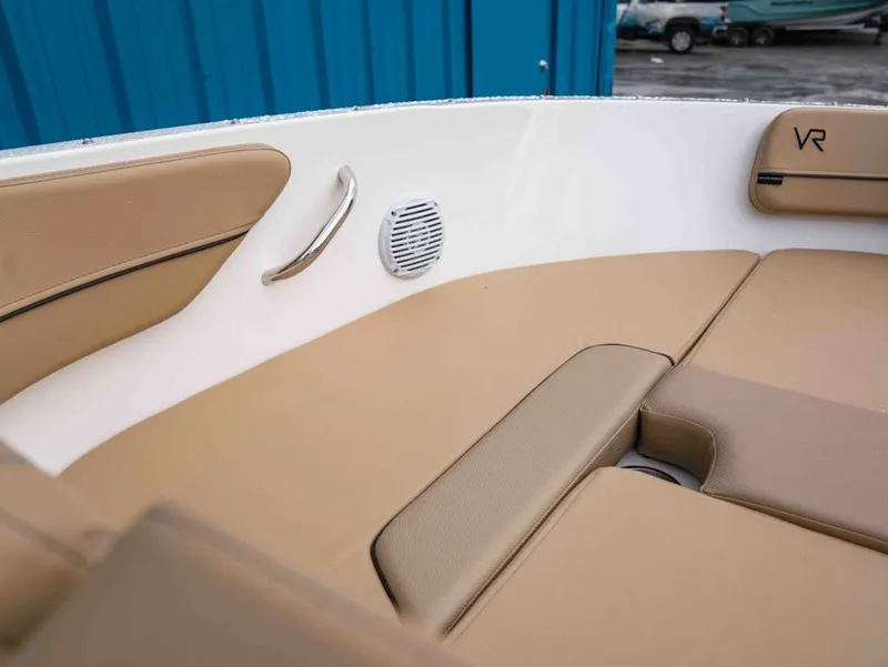 Slide: The Image of Bayliner VR4 Bowrider I/O 2022 - 10