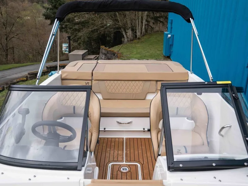 Slide: The Image of Bayliner VR4 Bowrider I/O 2022 - 11