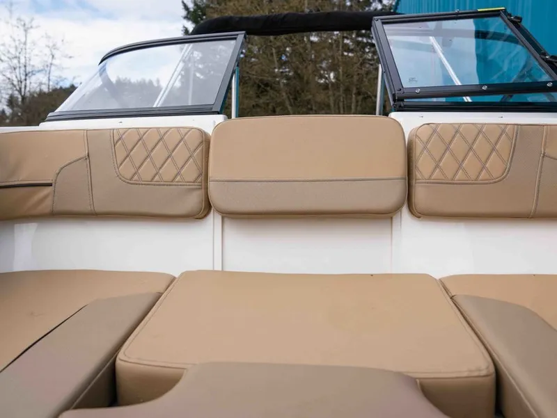 Slide: The Image of Bayliner VR4 Bowrider I/O 2022 - 12