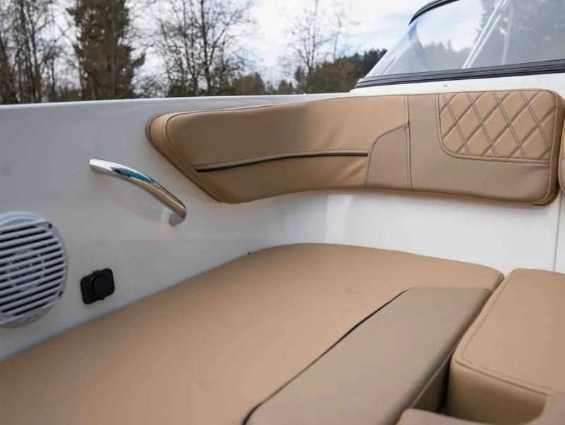 Slide: The Image of Bayliner VR4 Bowrider I/O 2022 - 13