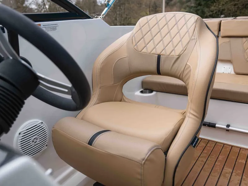 Slide: The Image of Bayliner VR4 Bowrider I/O 2022 - 14