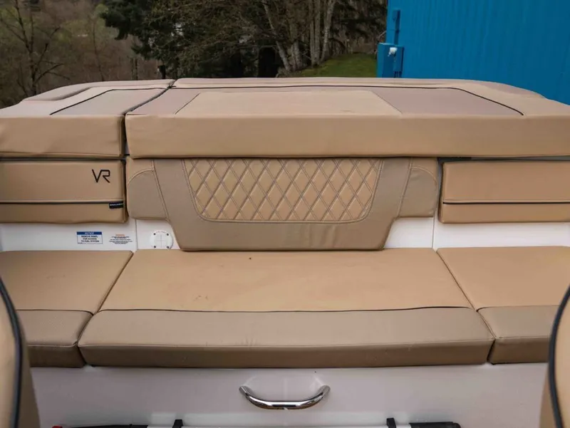 Slide: The Image of Bayliner VR4 Bowrider I/O 2022 - 16